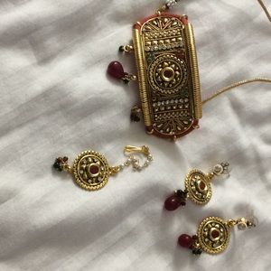 Indian traditional bridal wedding necklace set